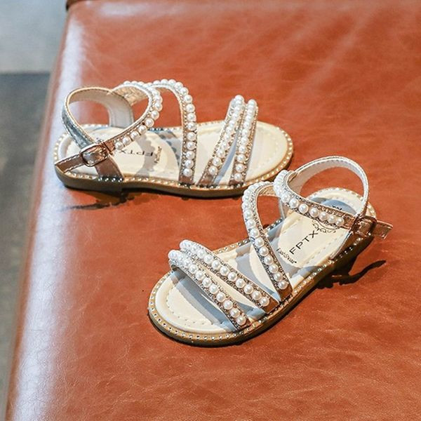Dječje ležerne sandale od umjetne kože s kopčom i perlama