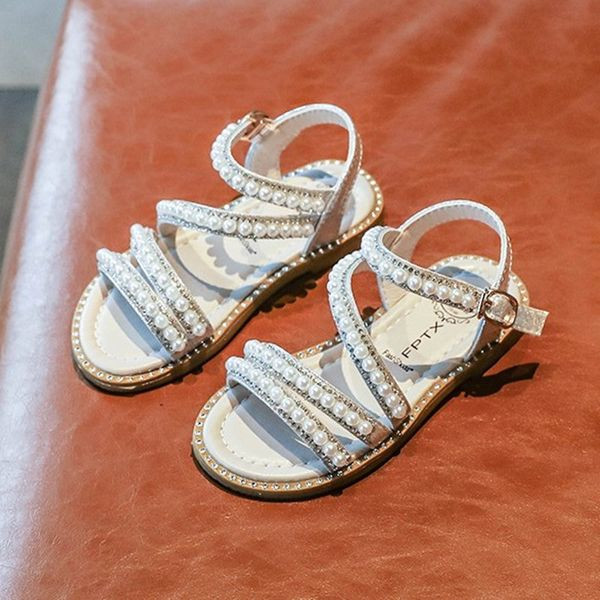 Dječje ležerne sandale od umjetne kože s kopčom i perlama