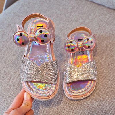 Παιδικά γυαλιστερά σανδάλια με κορδέλα και velcro