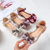 Dječje sandale s ravnim potplatom i lepršavom trakom