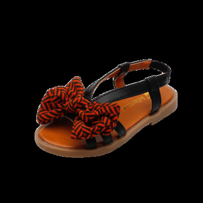 Laste ümarad nahast rihmade ja paelaga sandaalid