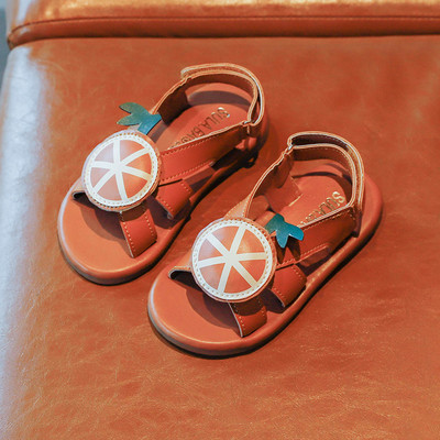 Takjakinnitusega ja 3D kaunistusega laste sandaalid