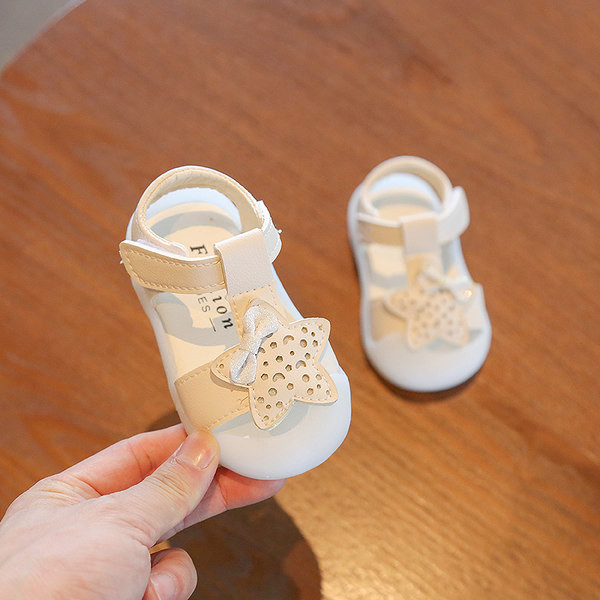 Παιδικά σανδάλια με λουράκια βελκρό σε λευκό και ροζ  χρώμα για κορίτσια