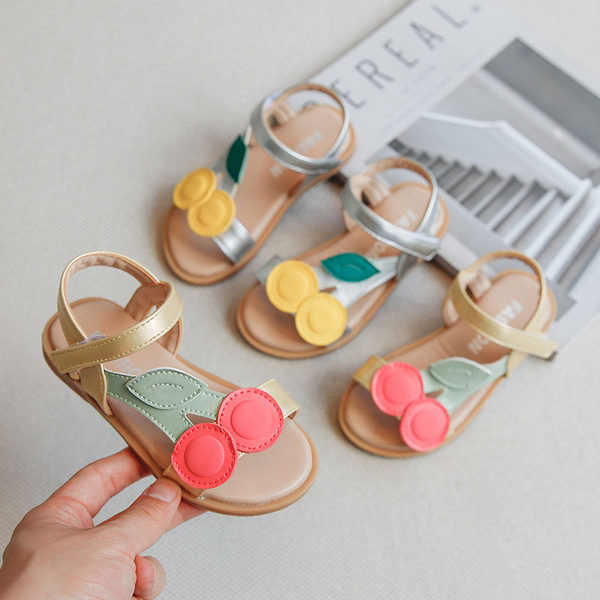 Laste nahast sandaalid plaastri ja 3D elemendiga