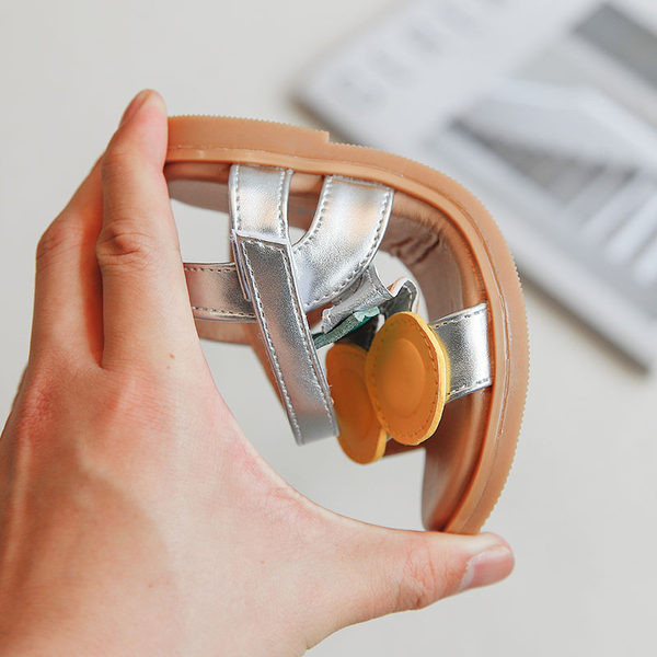 Laste nahast sandaalid plaastri ja 3D elemendiga