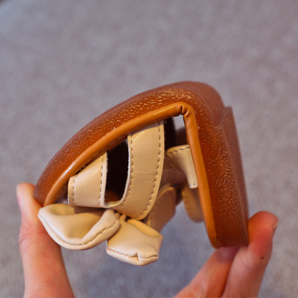 Nahast paela ja lameda tallaga laste sandaalid