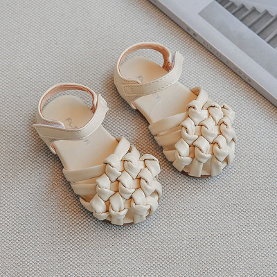 Laste nahast sandaalid plaastrite ja lameda tallaga