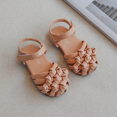 Laste nahast sandaalid plaastrite ja lameda tallaga