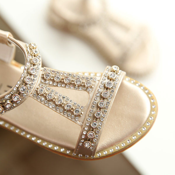 Bērnu sandales ar dekoratīviem akmeņiem noapaļotu rakstu
