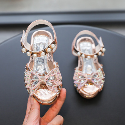 Elegantsed pärlite ja brokaadist sandaalid tüdrukule