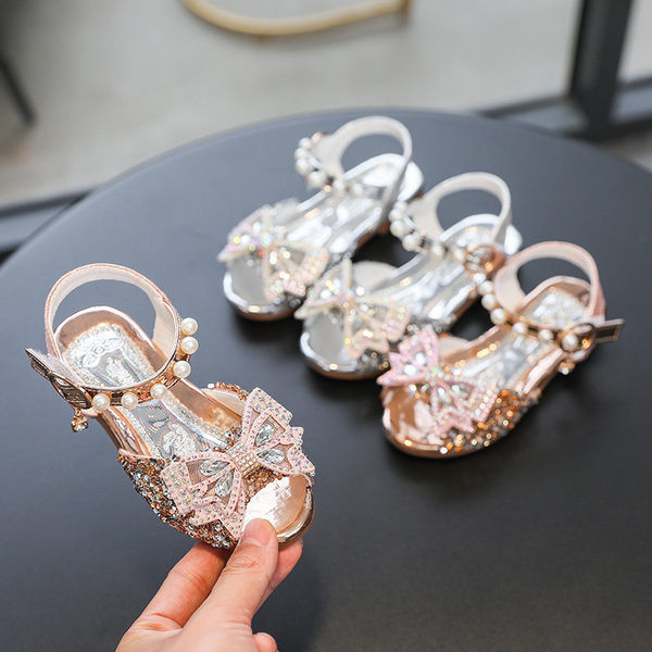 Elegantsed pärlite ja brokaadist sandaalid tüdrukule
