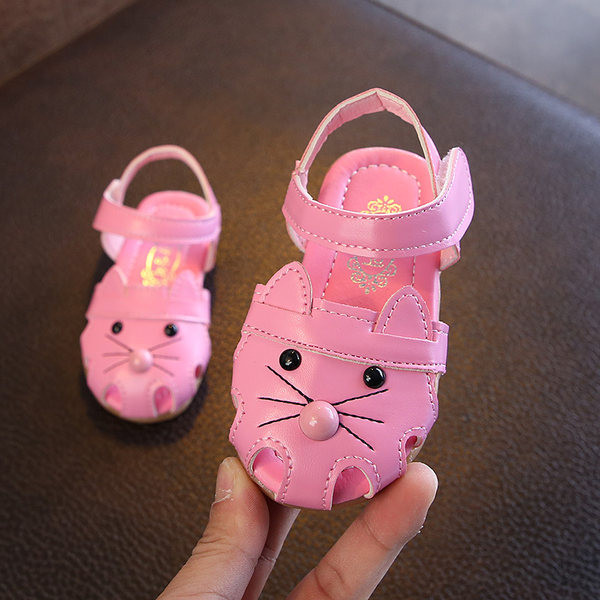 Bērnu sandales ar velcro aizdari un 3D aplikāciju