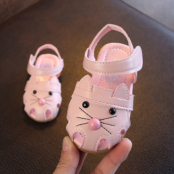 Bērnu sandales ar velcro aizdari un 3D aplikāciju