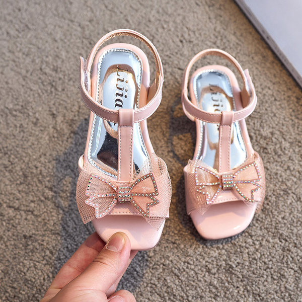 Jauns bērnu sandaļu modelis ar lenti un velcro