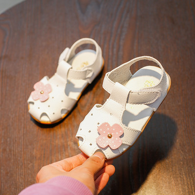 Bērnu sandales ar velcro aizdari un ziedu rotājumu