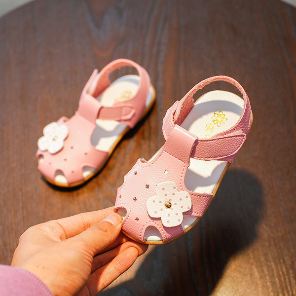 Bērnu sandales ar velcro aizdari un ziedu rotājumu
