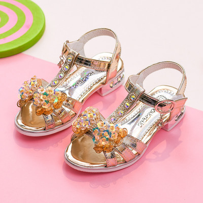 Novi model sandala za djevojčice na nisku četvrtastu petu