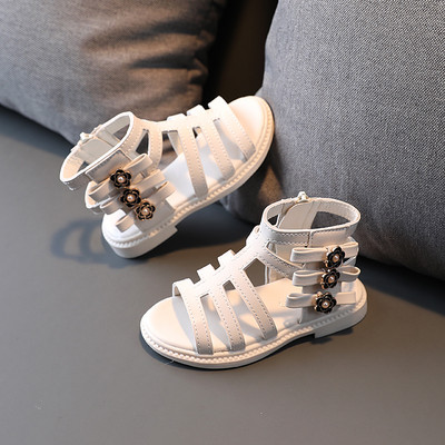 Laste sandaalid kunstnahast lukust ja metallelementidest