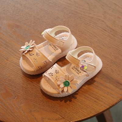 Παιδικά σανδάλια με τρισδιάστατο στοιχείο σε δύο χρώματα