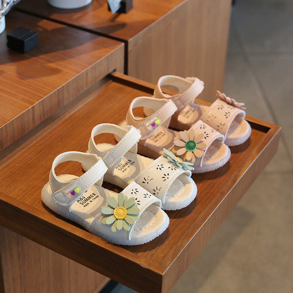 Παιδικά σανδάλια με τρισδιάστατο στοιχείο σε δύο χρώματα