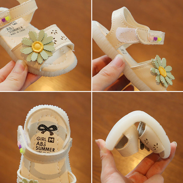 Παιδικά σανδάλια με τρισδιάστατο στοιχείο σε δύο χρώματα