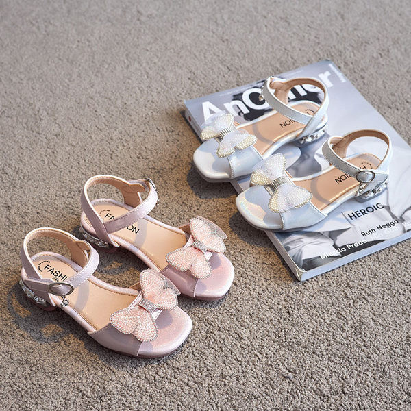 Mūsdienīgas bērnu sandales ar lentīti