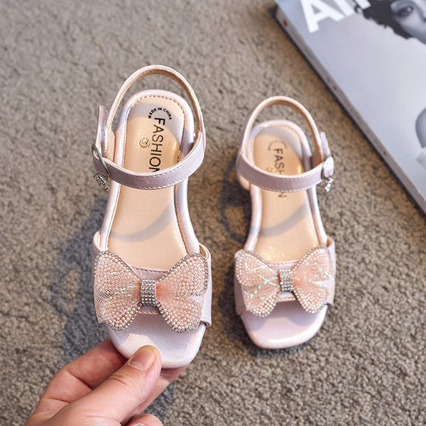 Mūsdienīgas bērnu sandales ar lentīti