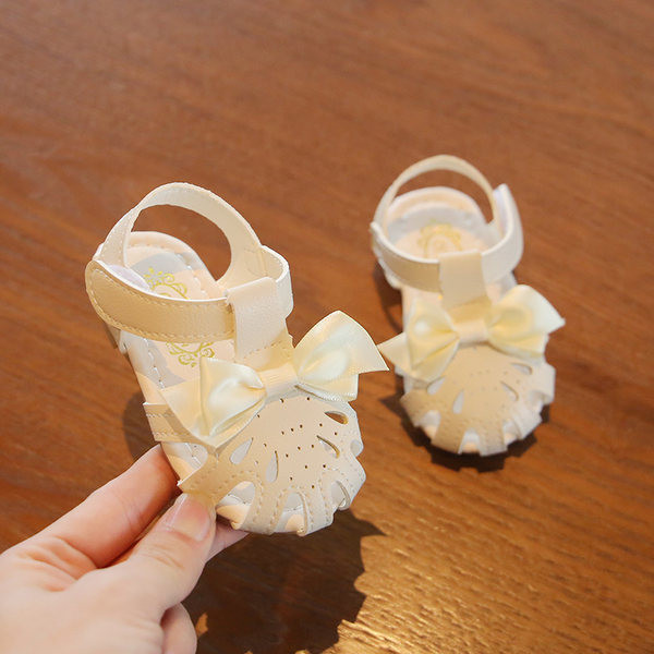 Kahes värvitoonis paelaga nahast laste sandaalid