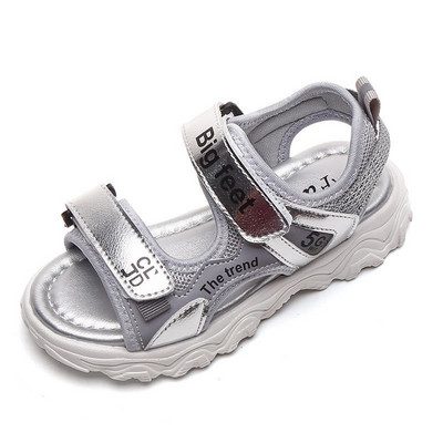 Uus mudel sportlik-casual sandaalid, mis on valmistatud ökonahast ja tekstiilist, kirjadega