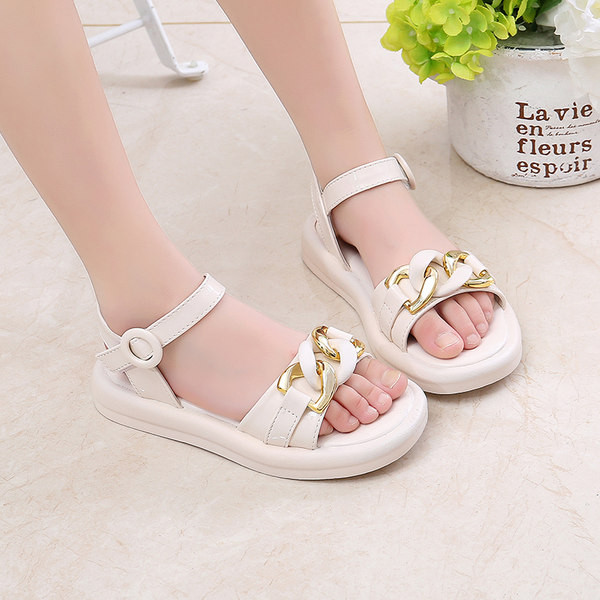 Μοντέρνα δερμάτινα σανδάλια με μεταλλική διακόσμηση