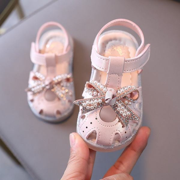 Παιδικά σανδάλια με επίπεδη σόλα και κορδέλα