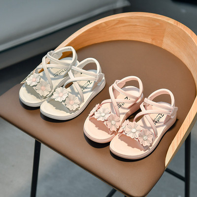 Vabaaja sandaalid takjakinnituse ja lillekaunistusega