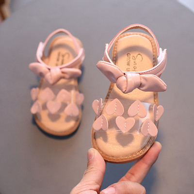 Laste nahast sandaalid lameda talla ja plaastritega