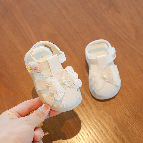 Kahes värvitoonis kleebistega laste vabaaja sandaalid