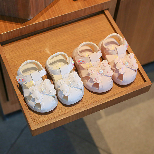 Kahes värvitoonis kleebistega laste vabaaja sandaalid