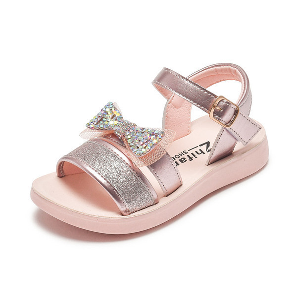 Dekoratiivkivide ja takjapaelaga laste sandaalid