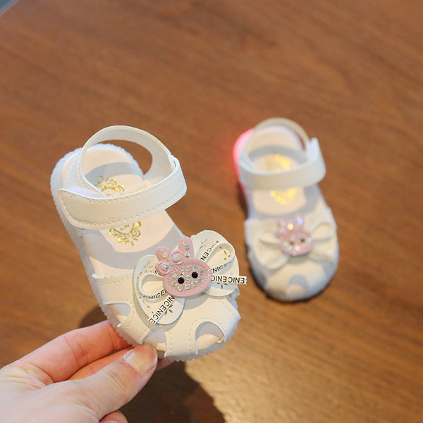 Bērnu sandales ar lentu un spīdīgu efektu divās krāsās