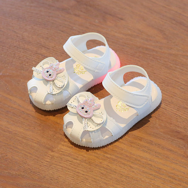 Bērnu sandales ar lentu un spīdīgu efektu divās krāsās