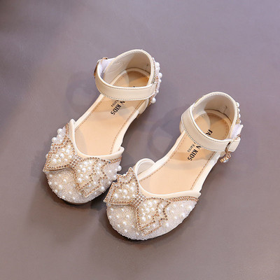 Bērnu sandales ar plakanu zoli un pērļu rotājumu