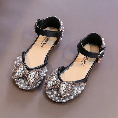 Bērnu sandales ar plakanu zoli un pērļu rotājumu