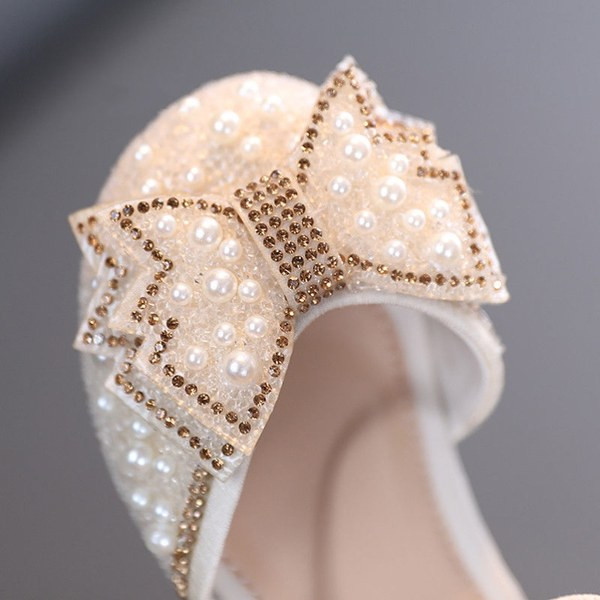 Bērnu sandales ar plakanu zoli un pērļu rotājumu