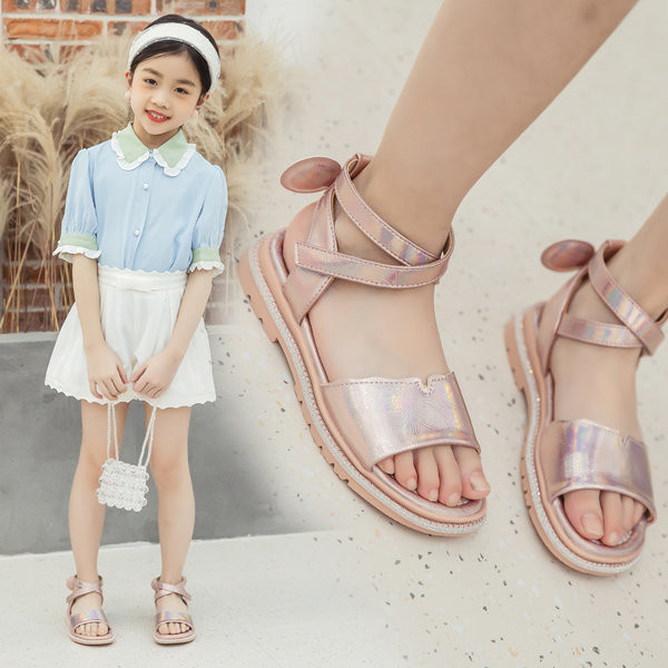 Särava efektiga ja takjakinnitusega laste sandaalid