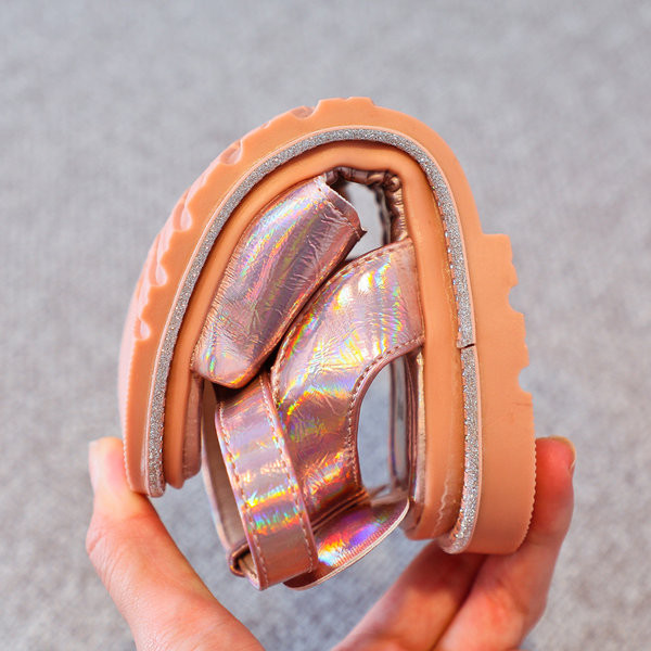 Särava efektiga ja takjakinnitusega laste sandaalid