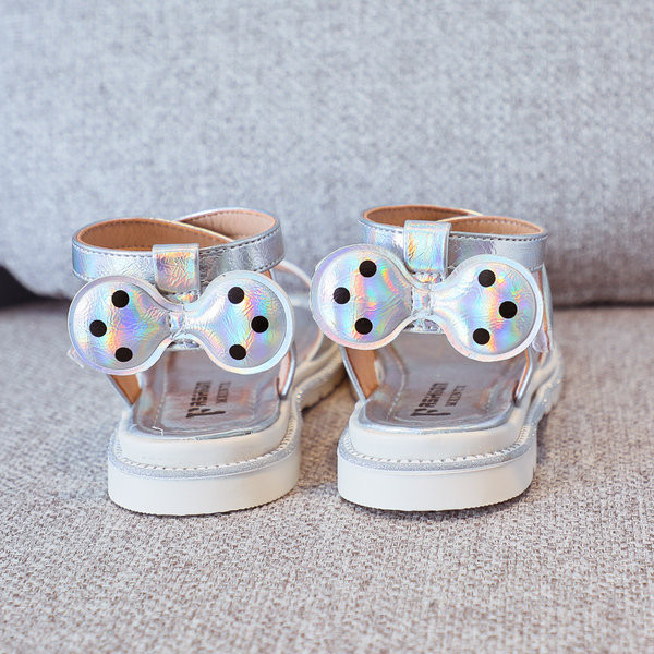 Särava efektiga ja takjakinnitusega laste sandaalid