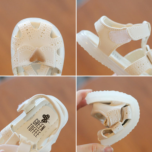 Roosa ja valge kleebisega laste sandaalid