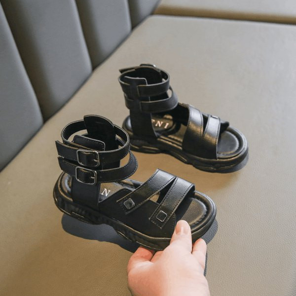 Bērnu mākslīgās ādas sandales melnā un baltā krāsā