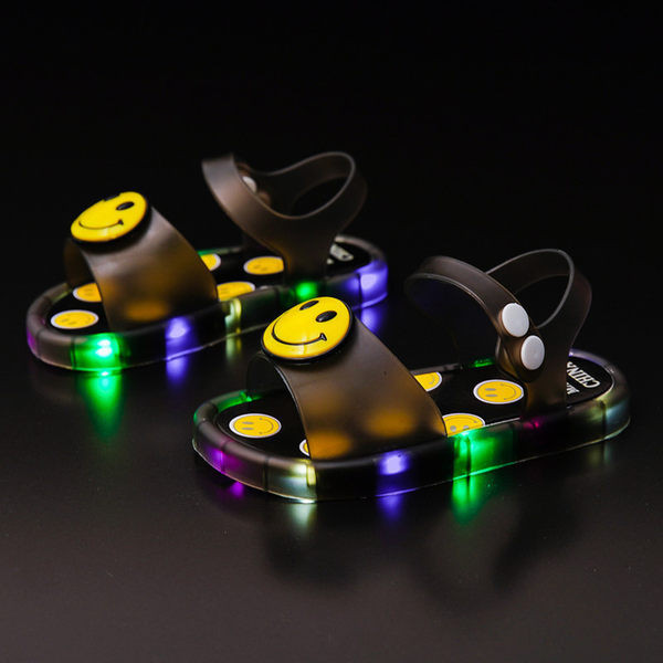 Νέο μοντέλο παιδικά σανδάλια σιλικόνης με φωτεινά πέλματα