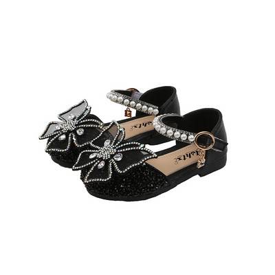 Mūsdienīgas spīdīgas sandales ar pērlēm un akmeņiem