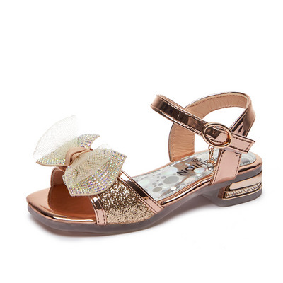 Μοντέρνα σανδάλια με κορδέλα και αγκράφα σε τρία χρώματα