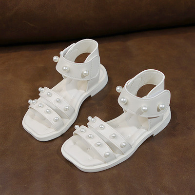 Bērnu ādas sandales, kas dekorētas ar pērlēm un ielāpu